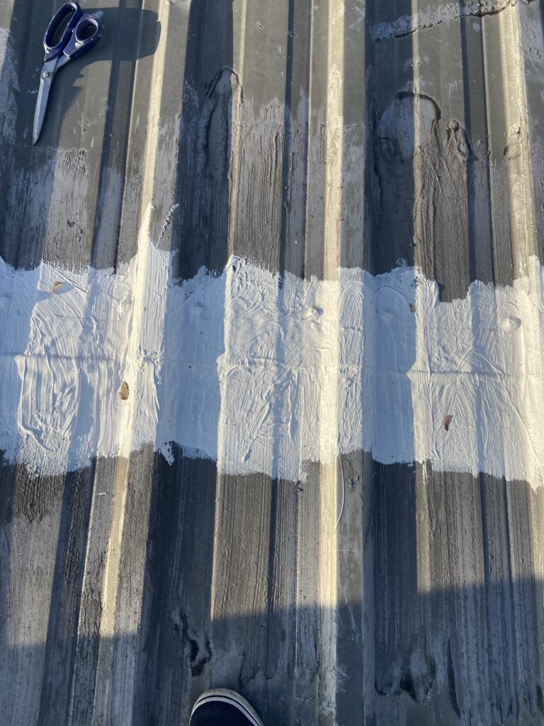 repair-metal-roofing-seam-84041
